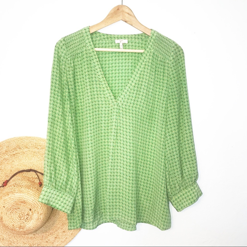 Joie 100% silk!!  tiny green leaf print silk blouse